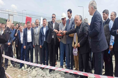 Temel atma töreninde protokol bir araya geldi!