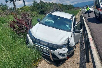 Direksiyon Başında Uyudu, Bariyerlere Çarptı!