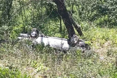 Otomobil tarlaya uçtu: 4 kişi yaralandı!