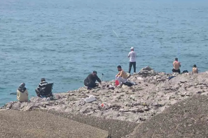 Amatör Balıkçılar Sahile Akın Etti; Oltalar Boş Dönmedi