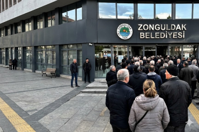 Zonguldak Belediyesinde mahşeri kalabalık! Uzun kuyruklar oluştu
