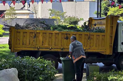 Belediyeden kent merkezinde hummalı temizlik!