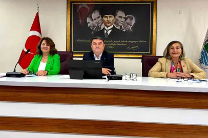 Başkan Erdem bu sefer işçi alımlarını gazetecilere sordu: "Aynı özeni neden İl Özel İdaresi’nde göstermiyorsunuz?"