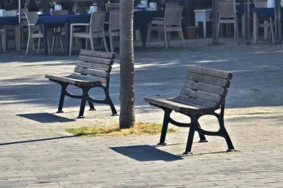 Zonguldak sahilinde banklar yenilendi