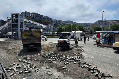 Tepki çeken Kapuz duraklarına parke taşı döşeniyor