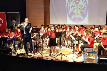 "Ukulele ile Türkülerimiz" konseri büyük beğeni topladı