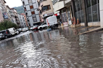 Devrek'te sağanak hayatı felç etti!