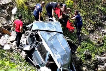 Zonguldak'ta otomobil dere yatağına uçtu: 2 yaralı