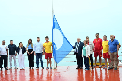 ZONGULDAK PLAJLARININ TEK MAVİ BAYRAĞI, KDZ. EREĞLİ’DE GÖNDERE ÇEKİLDİ