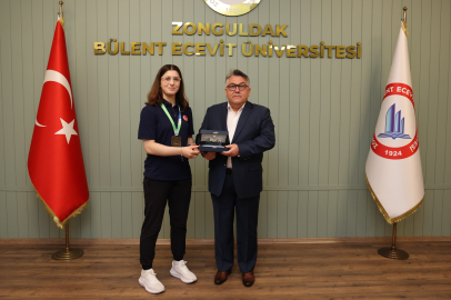 Rektör Özölçer Dünya Şampiyonu Basancı’yı kabul etti