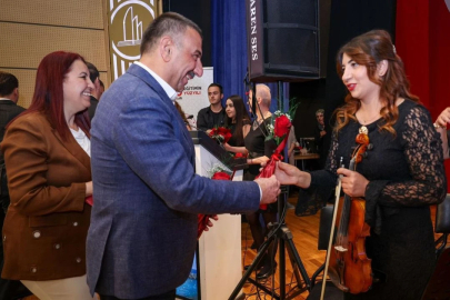 Vali Hacıbektaşoğlu, Maarif Öğretmenler Korosu konserine katıldı