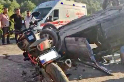 Motosiklet ile otomobil çarpıştı: 4 yaralı