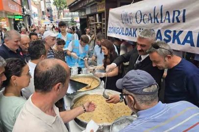 Ülkü Ocakları’ndan Büyük Vefa: Unutulmaz Başkan Şahin Ören İçin Aşure Dağıtıldı