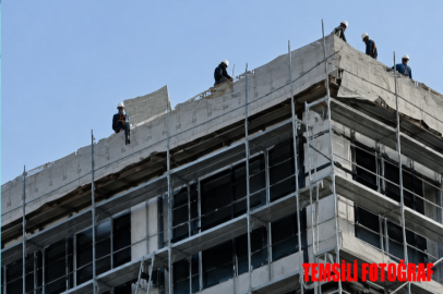 Paralarını alamayan inşaat işçilerinin eylemi sürüyor!
