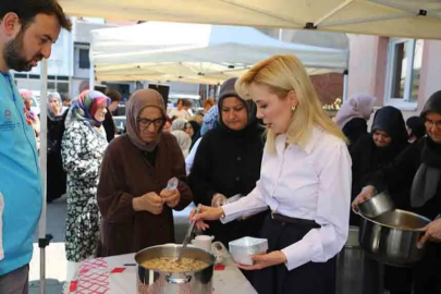 Gökçebey Kaymakamı aşure dağıttı