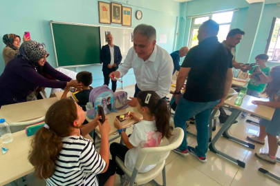 Saffet Bozkurt’tan öğrencilere dondurma sürprizi!
