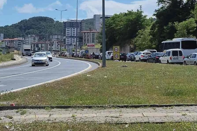 Yol çalışması, ışıklar trafiği kilitledi…
