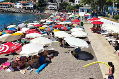 Kapuz plajında havlu koyacak yer kalmadı!