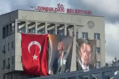 Cumhurbaşkanı Erdoğan’ın portresi belediyede dalgalandı!