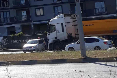 Tır otomobili sürükledi!