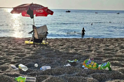 Kapuz Plajı’nda her gün aynı manzara!