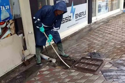 Belediye ekipleri sağanak mesaisinde