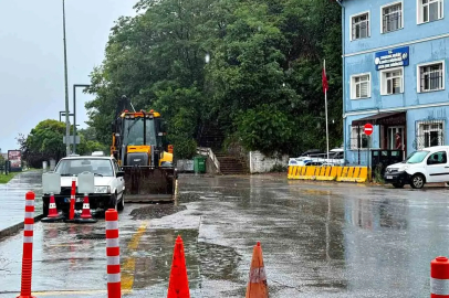 Zonguldak’ta sağanak alarmı: İş makineleri kritik noktalara konuşlandırıldı!