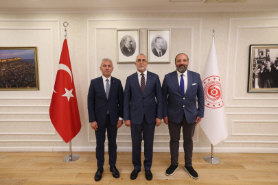 Veli Köktürk Bakan Vedat Işıkhan ile Amelebirliği’ni görüştü