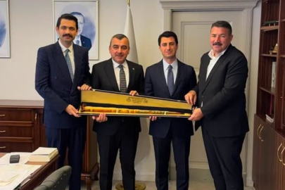 Bakan Yardımcısı Macit’e Devrek Bastonu hediye ettiler