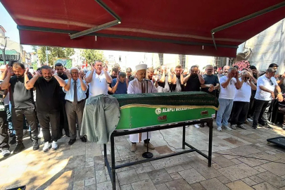 Barış Alper gözyaşlarıyla son yolculuğuna uğurlandı