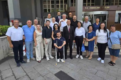 Devrim Dural, YENİ Parti'nin Zonguldak Kuruluş Dilekçesini Valiliğe Teslim Etti