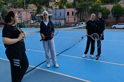 Kadınlar arası Tenis Turnuvası'nda büyük heyecan