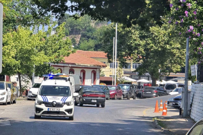 Zonguldak'ta ters şeride giren otomobil trafiği tehlikeye attı