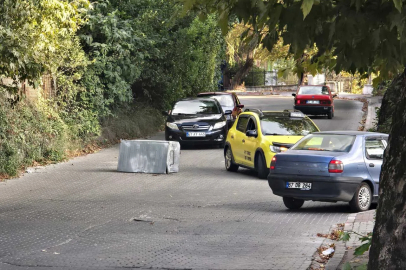 Zonguldak’ta ucuz atlatılan tehlike: Konteyner yola devrildi