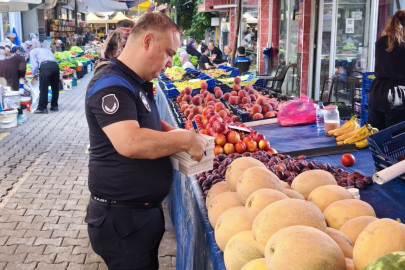 Zabıta önce dua etti, sonra pazar esnafını denetledi
