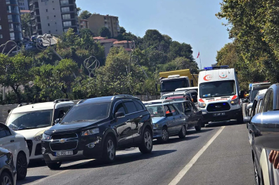 Zonguldak kent merkezinde trafik felç: Ambulans bile sıkıştı!