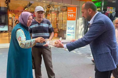 Saadet Partisi’nden Mevlid Kandili’nde simit ve lokum ikramı