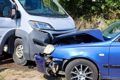 Minibüs ile taksi çarpıştı: 6 yaralı