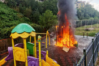 Çocuk parkında korkutan yangın!