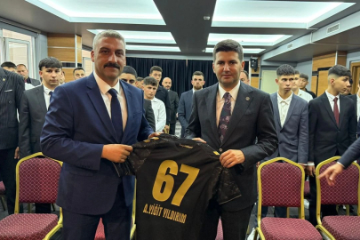Karali, Genel Başkan Yıldırım’a ​Madenci Şehitler Forması Takdim Etti