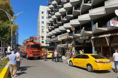 Katlı otoparkta korku dolu anlar: Elinde bıçakla korkuluklara çıktı