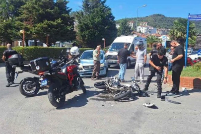 Kavşakta çarpıştılar: Motosiklet sürücüsü ağır yaralandı!