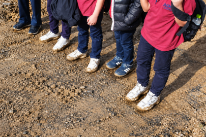 Zonguldak'ta öğrencilerin çamurlu yol çilesi: Mahalleli çözüm bekliyor