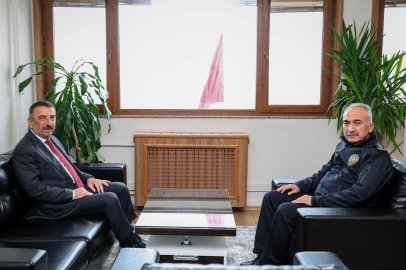 Zonguldak Valisi Hacıbektaşoğlu'ndan, yeni Emniyet Müdürü Kaba'ya 'hayırlı olsun' ziyareti