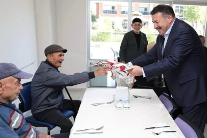 Devrek'te 1 Ekim Dünya Yaşlılar Günü Unutulmadı: Büyüklerle Bir Araya Gelindi