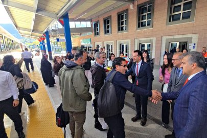 Turistik Karaelmas Ekspresi yolcularını Zonguldak'ta Madenci Korosu karşıladı