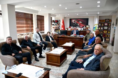 Başkan ve 9 meclis üyesi partiden istifa etti ...