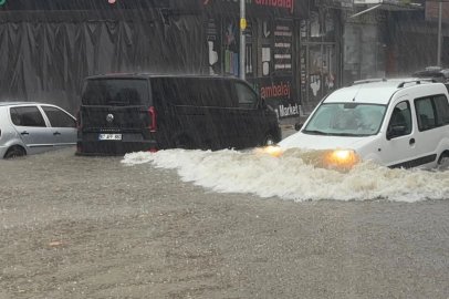 ZONGULDAK'TA ÇOK KUVVETLİ YAĞIŞ VE KUVVETLİ FIRTINA!