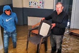 SAĞANAK İKİ İŞ YERİNİ VURDU!