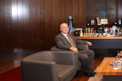 Rektör Ahmet Ulusoy, "Oturmaya Gelmedim, Ödevime Çalıştım"